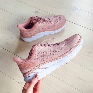 Hoka Clifton Misty Rose